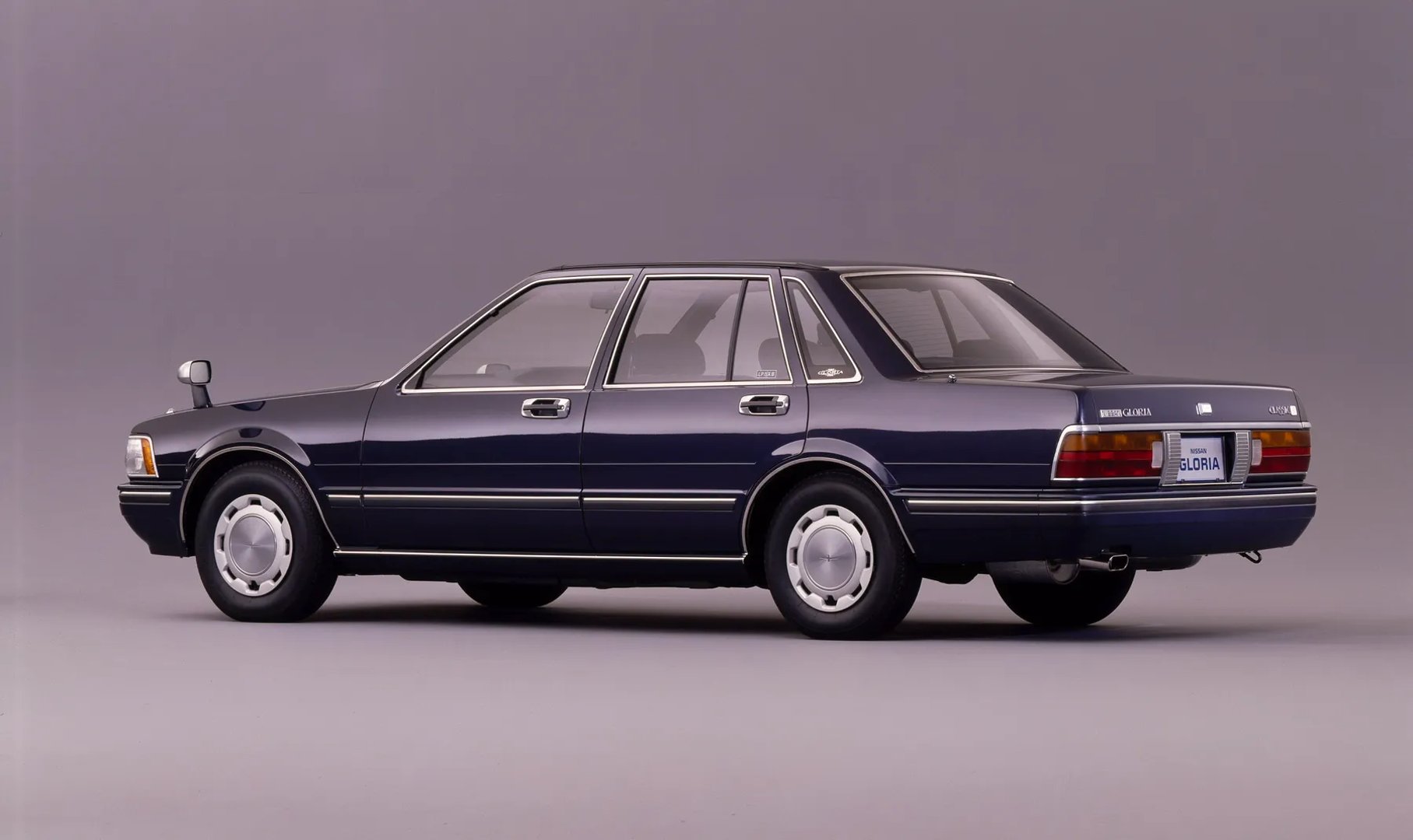 Nissan_Gloria_8_generation__Sedan__8.jpg