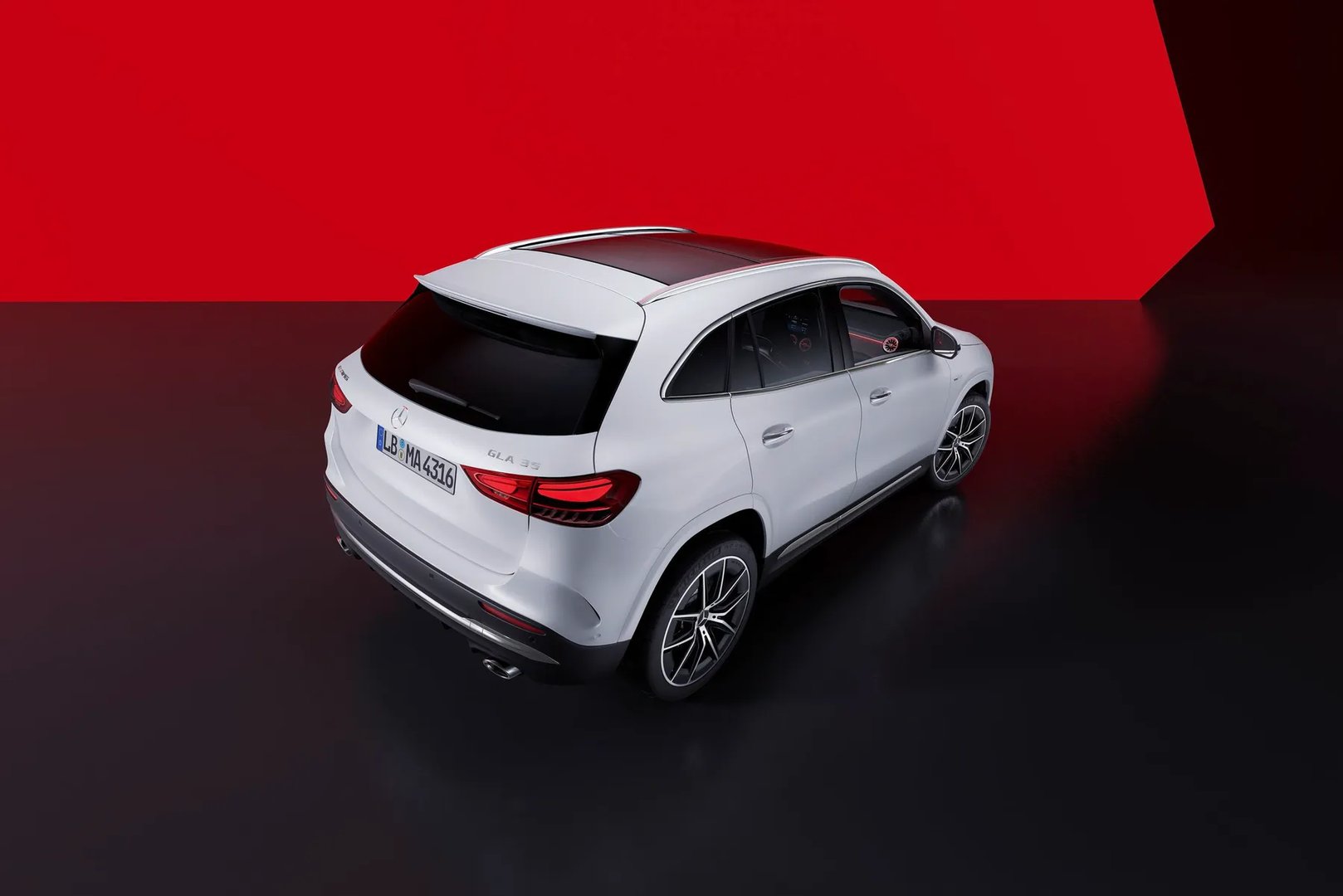 Mercedes_GLA_AMG_2_generation_restyling__SUV_5-doors__4.jpg