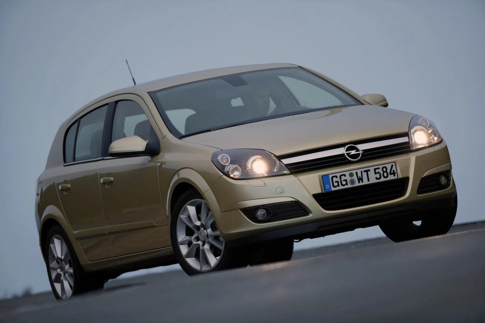 Opel_Astra_3_generation__Hatchback_5-door__6.jpg