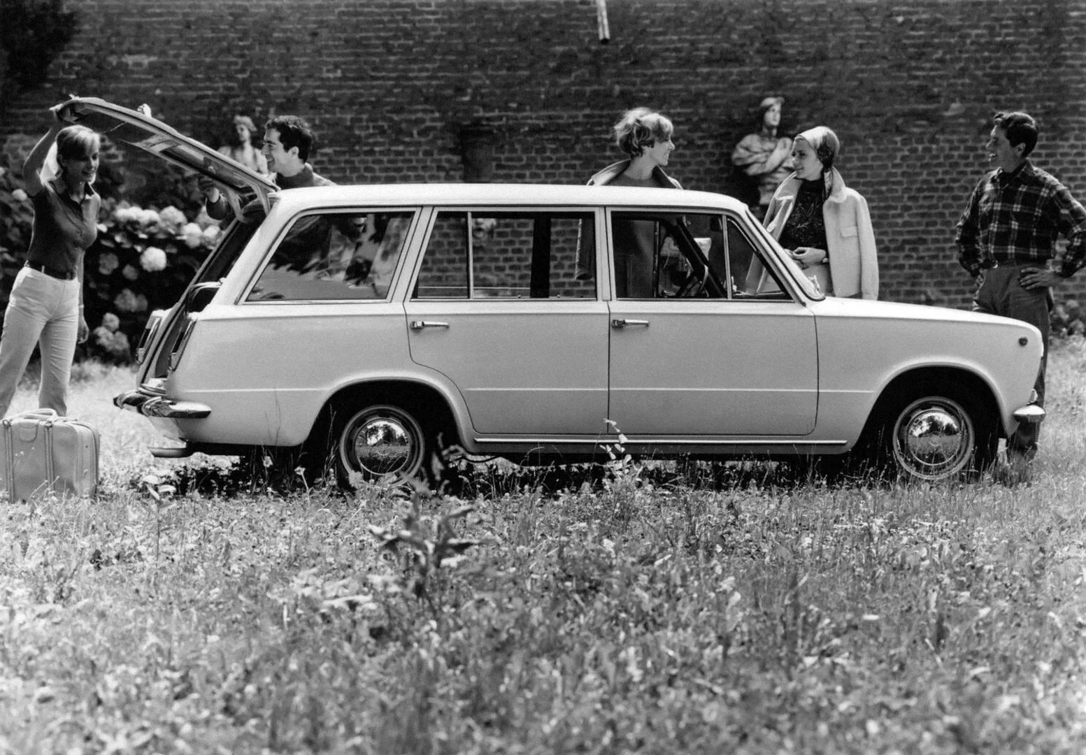 Fiat_124_1_generation__Estate_5-door__2.jpg