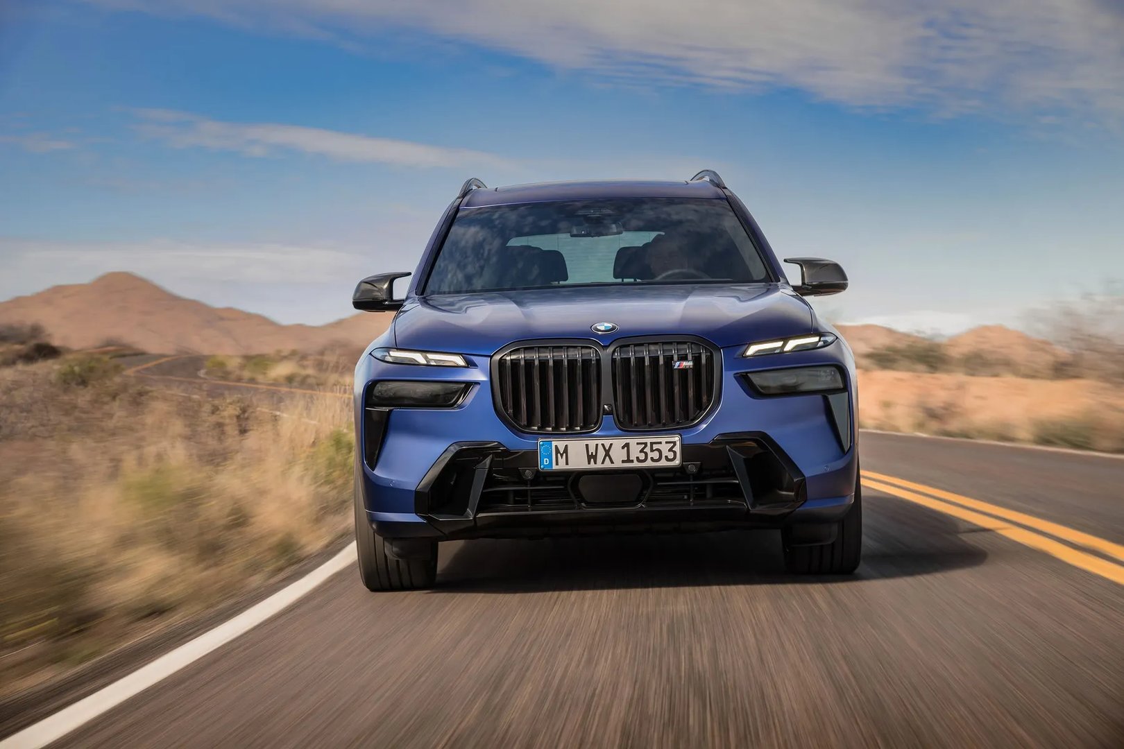 BMW_X7_M_1_generation_restyling_1__SUV_5-doors__12.jpg