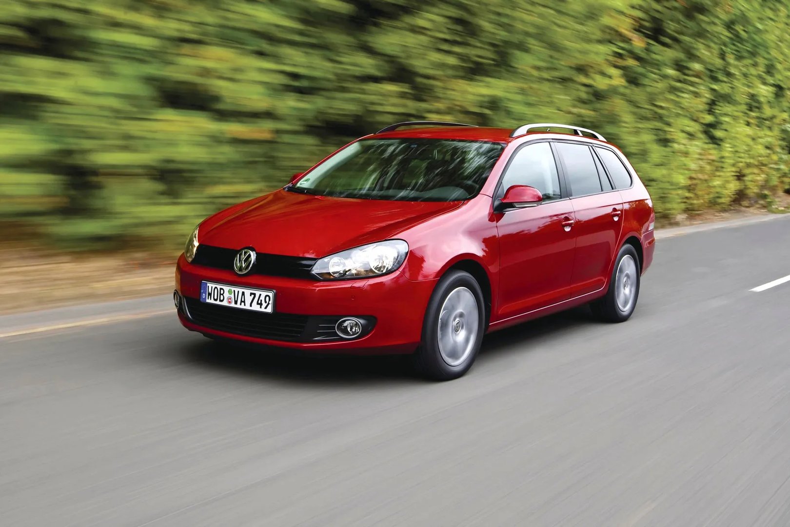 Volkswagen_Golf_6_generation__Estate_5-door__10.jpg