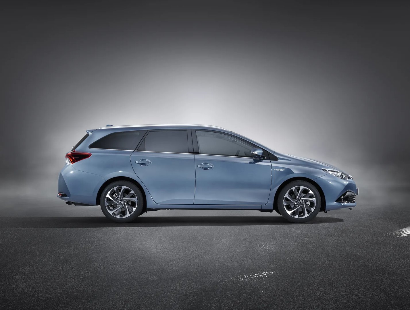 Toyota_Auris_2_generation_restyling__Estate_5-door__3.jpg