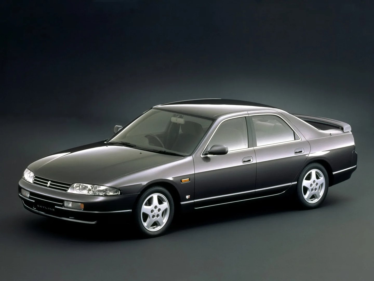 Nissan_Skyline_9_generation__Sedan__3.jpg