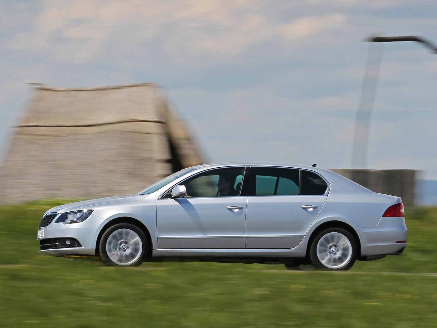 Skoda_Superb_2_generation_restyling__Liftback__7.jpg