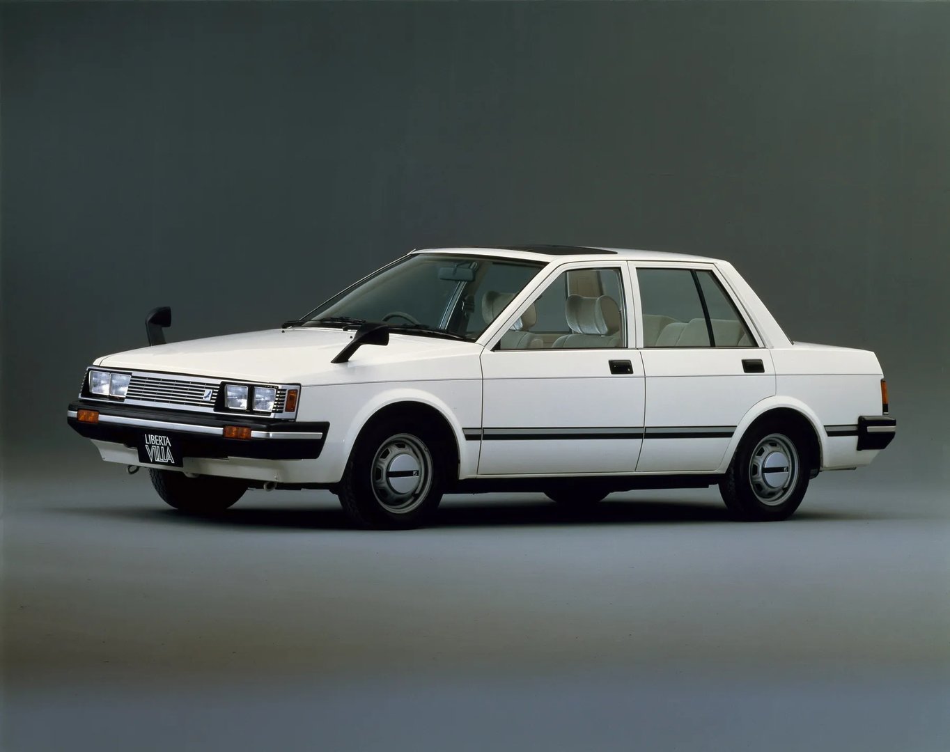 Nissan_Liberta_Villa_1_generation__Sedan__2.jpg