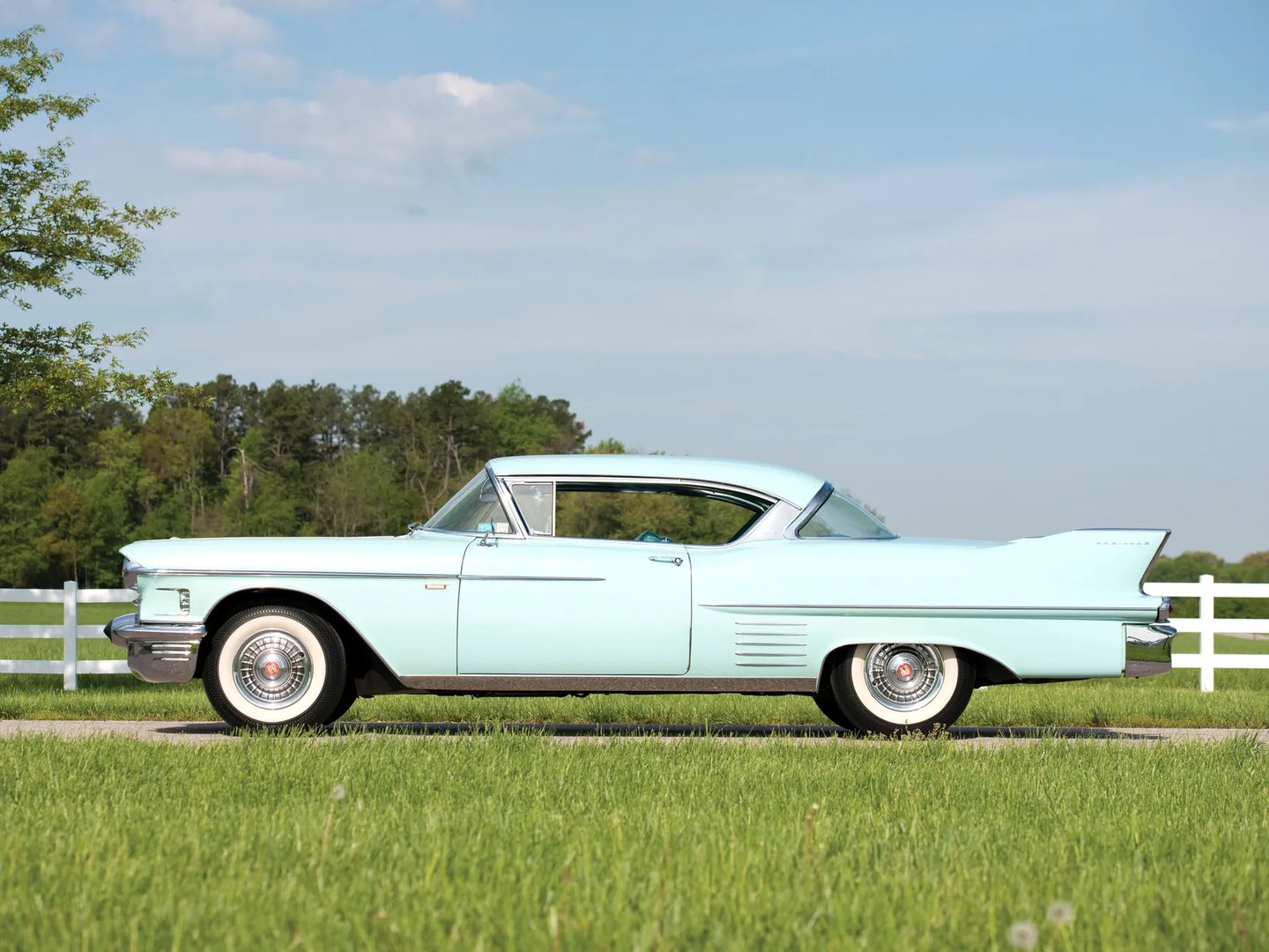Cadillac_Series_62_5_generation__Coupe_Hardtop__7.jpg