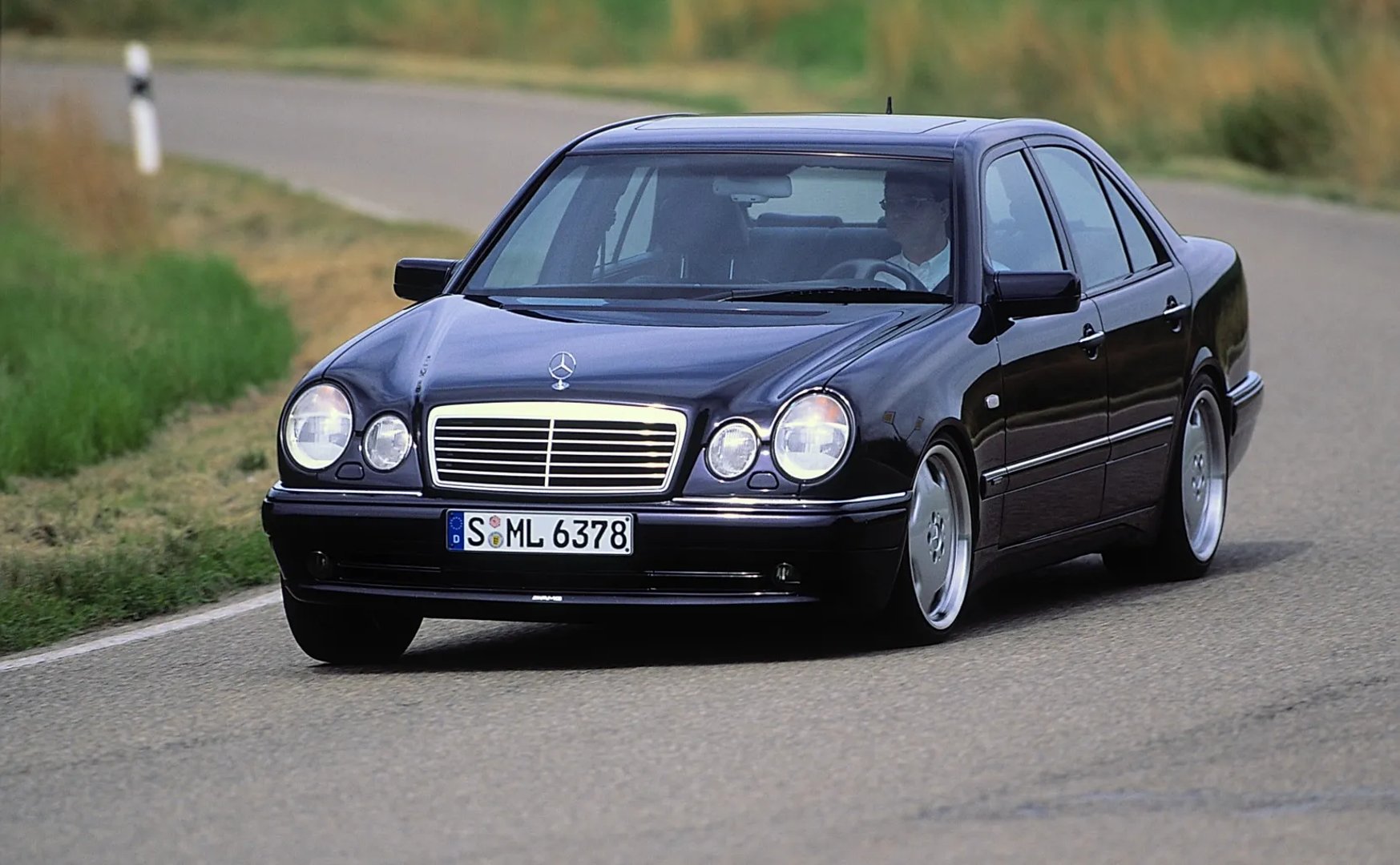 Mercedes_E-Class_AMG_2_generation__Sedan__5.jpg