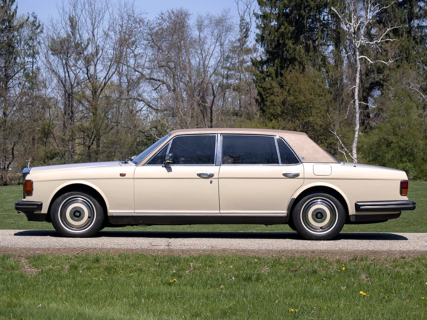 Rolls-Royce_Silver_Spur_1_generation__Sedan__8.jpg
