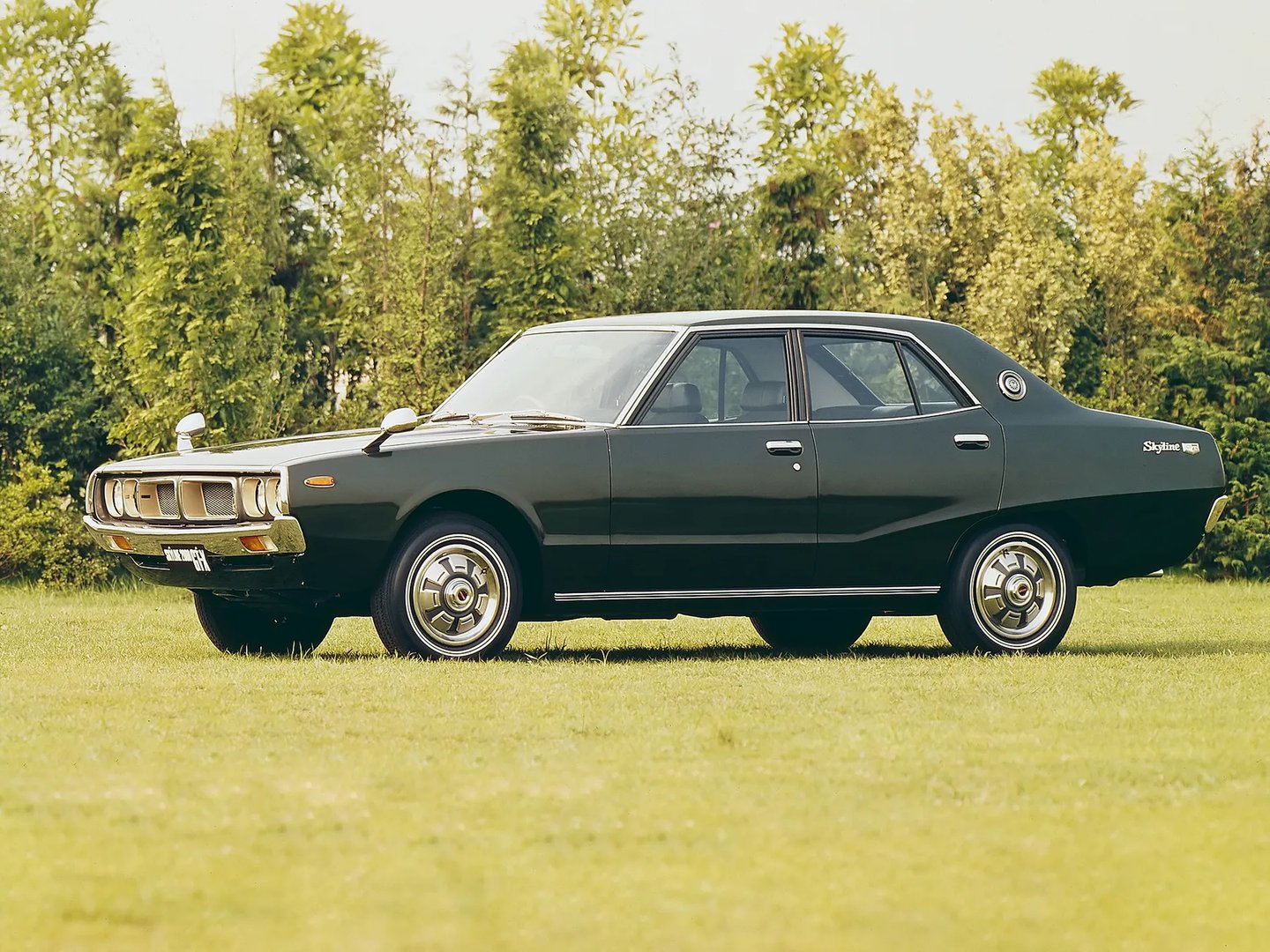 Nissan_Skyline_4_generation__Sedan__2.jpg