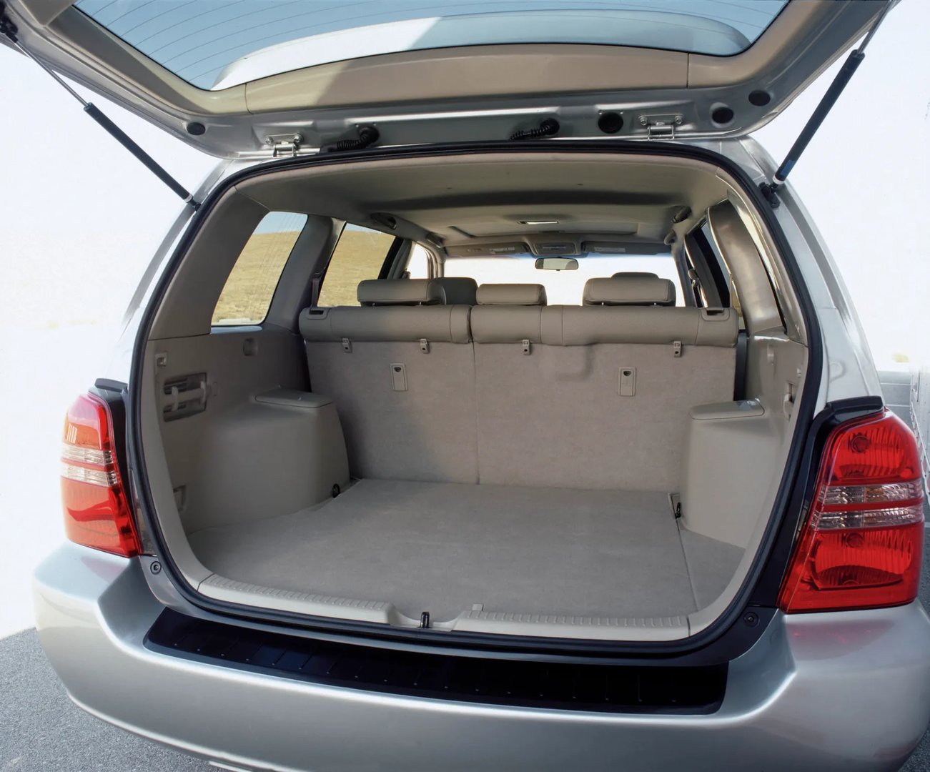 Toyota_Highlander_1_generation__SUV_5-doors__13.jpg