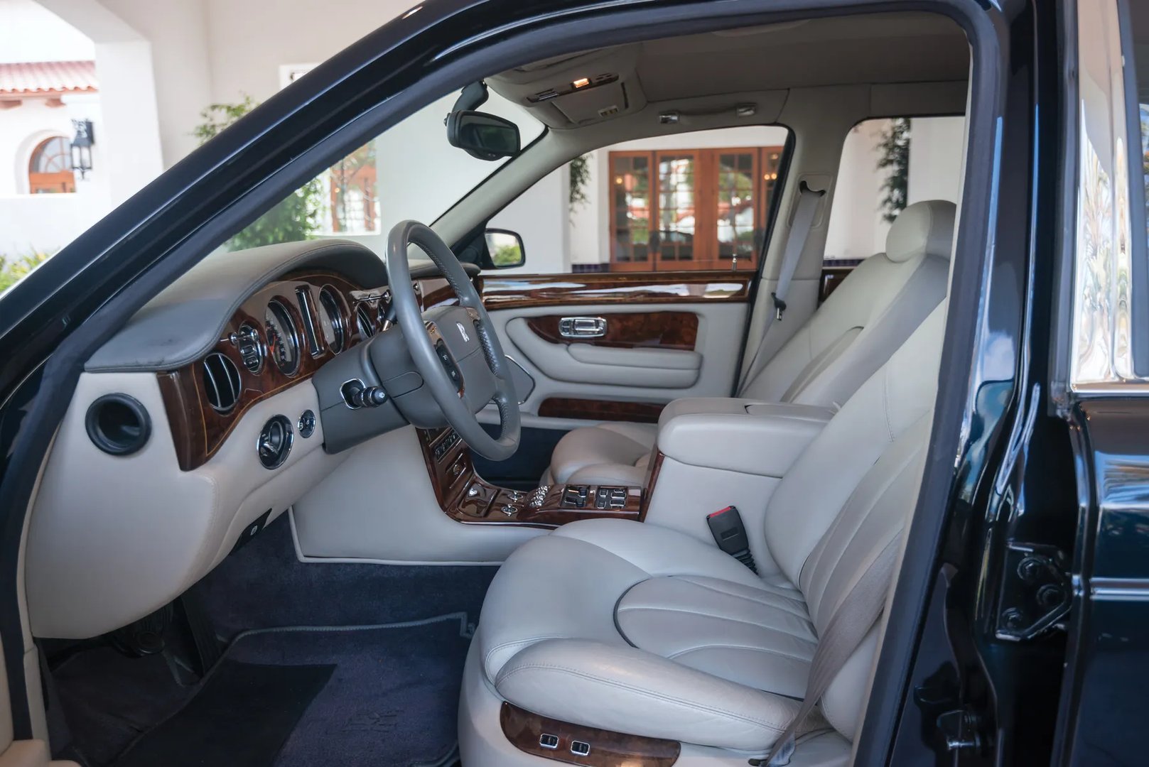 Rolls-Royce_Park_Ward_1_generation__Sedan__13.jpg