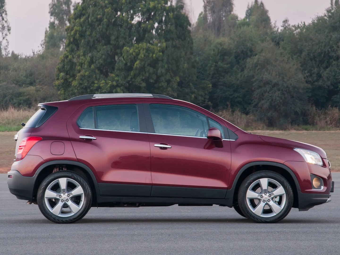 Chevrolet_Tracker_3_generation__SUV_5-doors__4.jpg