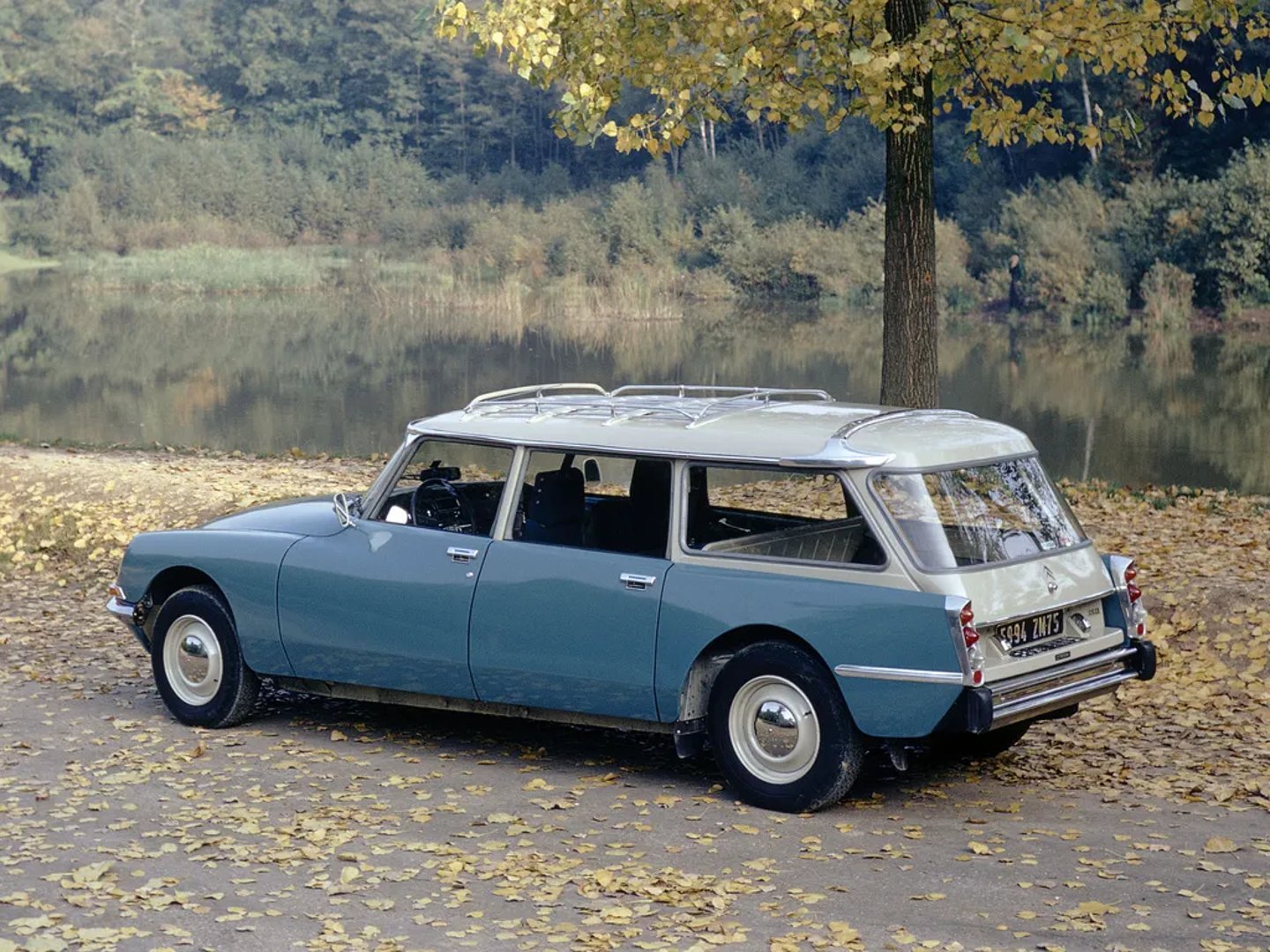 Citroen_DS_1_generation_restyling_2__Estate_5-door__3.jpg