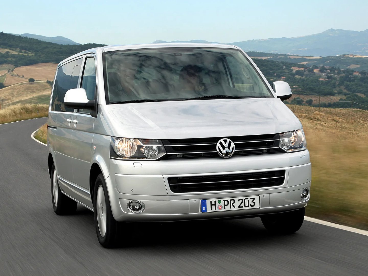 Volkswagen_Multivan_5_generation__Minivan__7.jpg