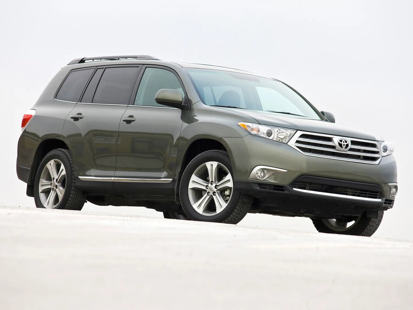 Toyota_Highlander_2_generation_restyling__SUV_5-doors__11.jpg