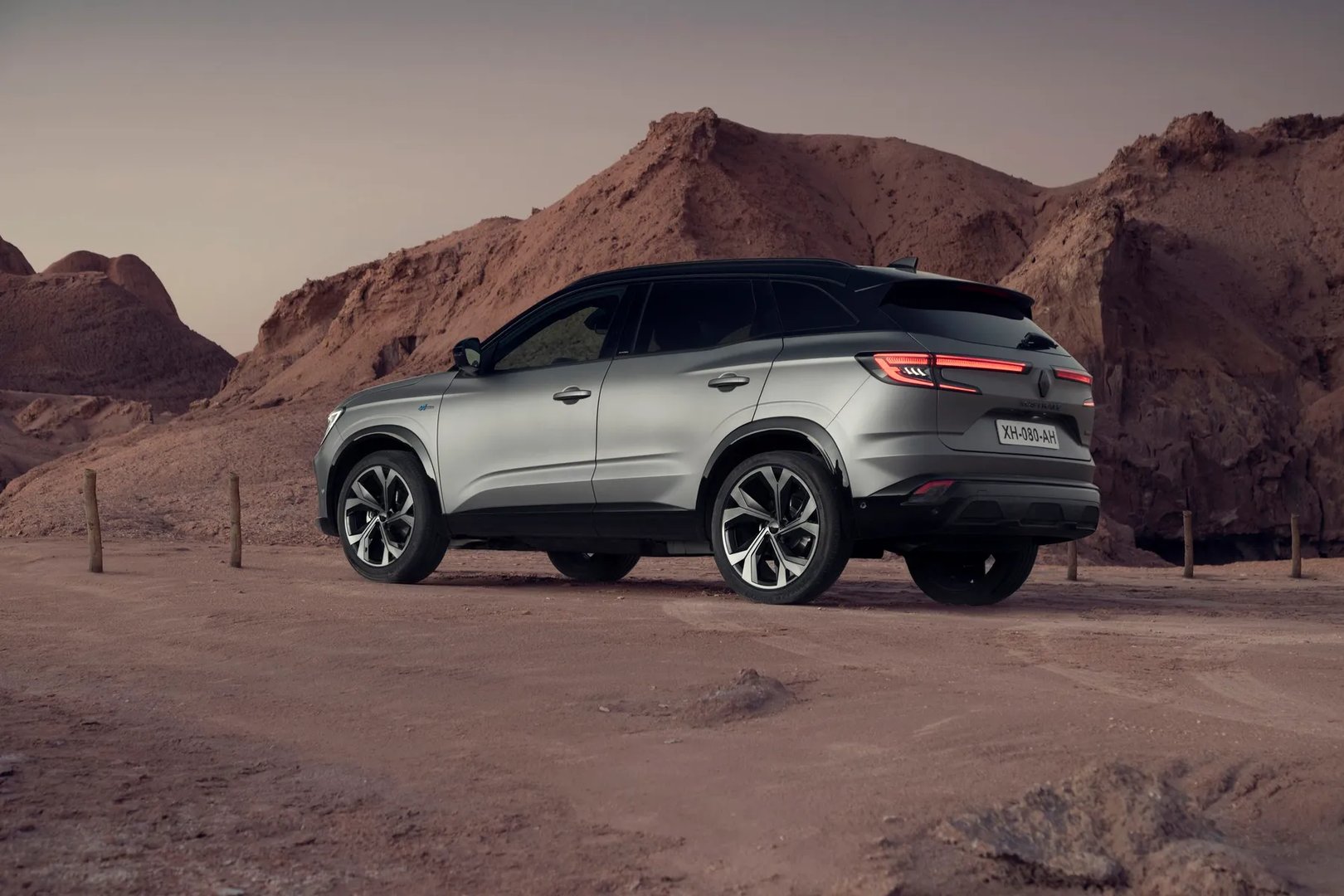 Renault_Austral_1_generation__SUV_5-doors__12.jpg