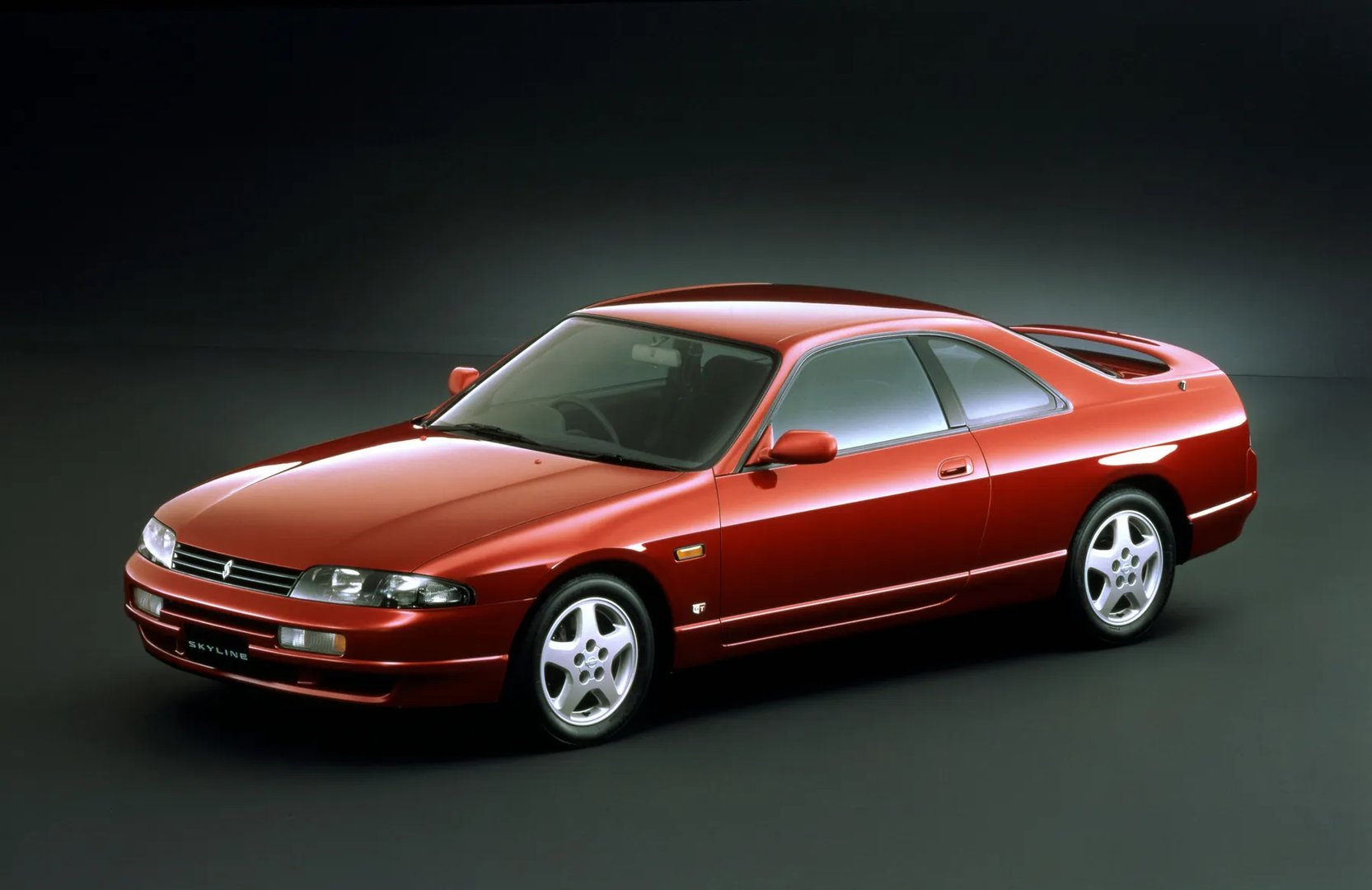 Nissan_Skyline_9_generation__Coupe__1.jpg