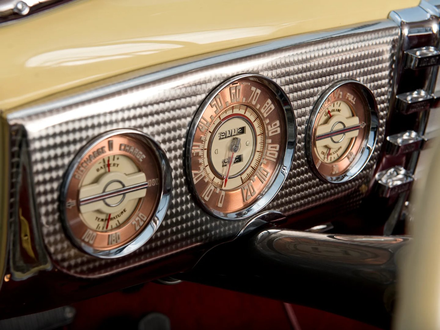 Buick_Roadmaster_3_generation__Cabrio__11.jpg