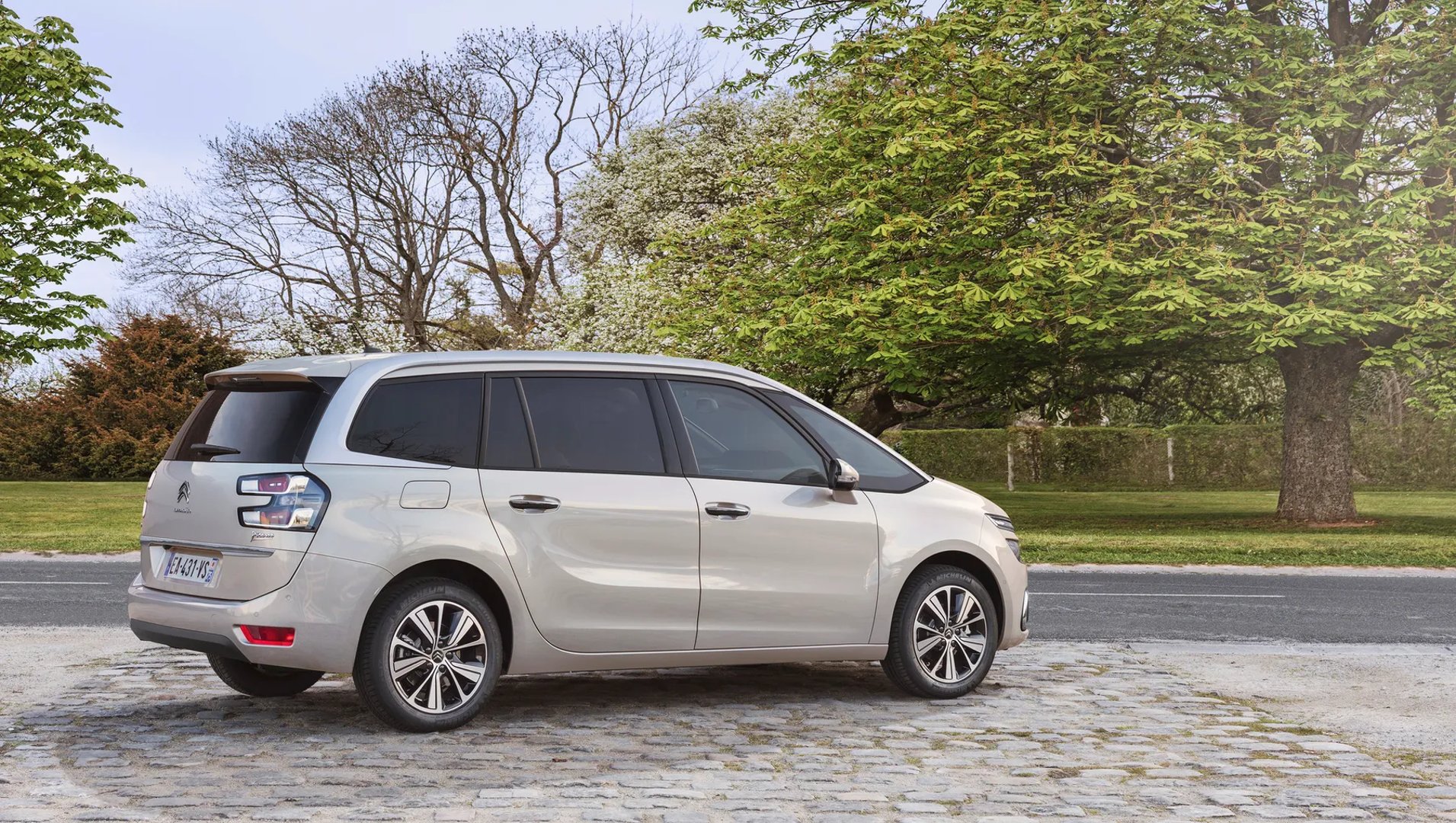 Citroen_C4_Grand_Picasso_2_generation_restyling__Compact_Van__3.jpg