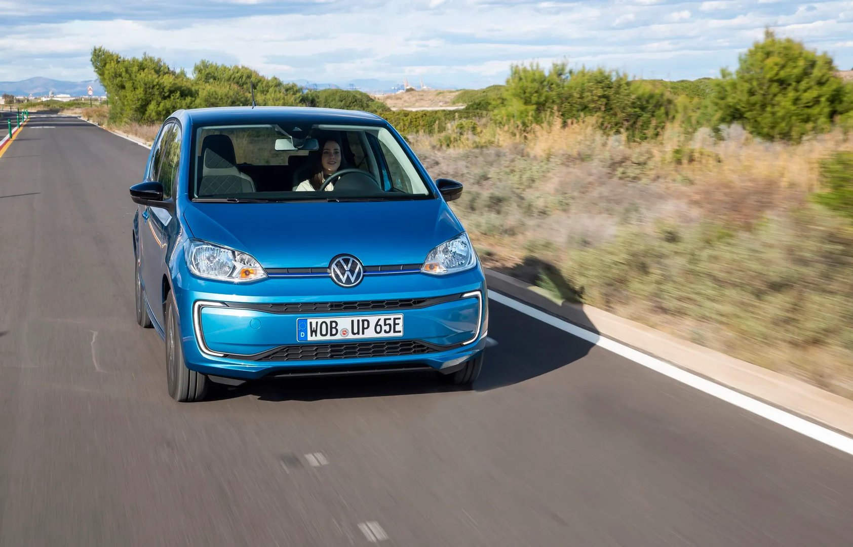 Volkswagen_up!_1_generation_restyling_1__Mini_5-doors__7.jpg