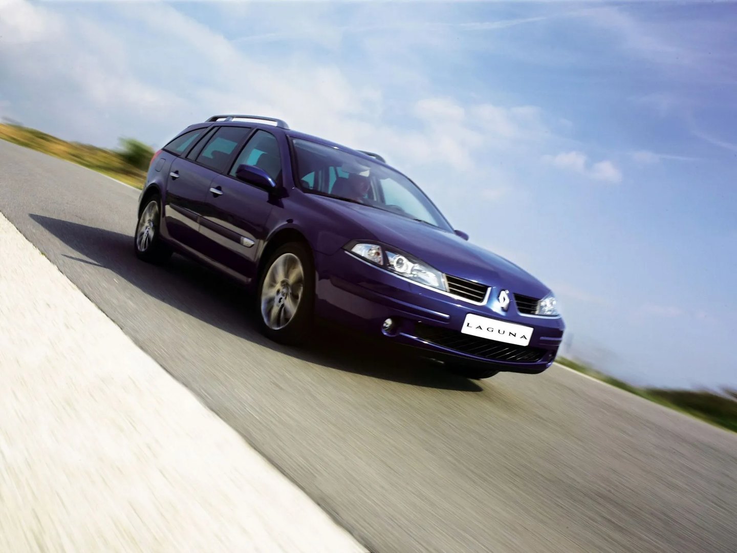 Renault_Laguna_2_generation_restyling__Estate_5-door__4.jpg
