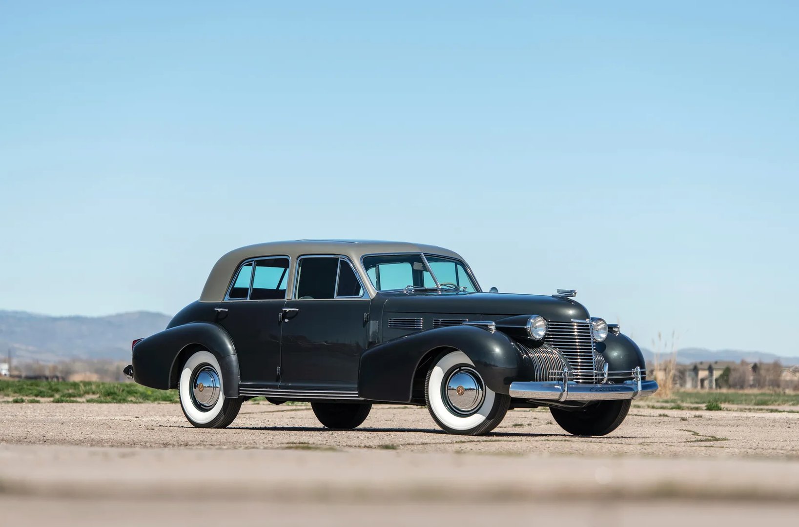 Cadillac_Sixty_Special_1_generation__Sedan__9.jpg