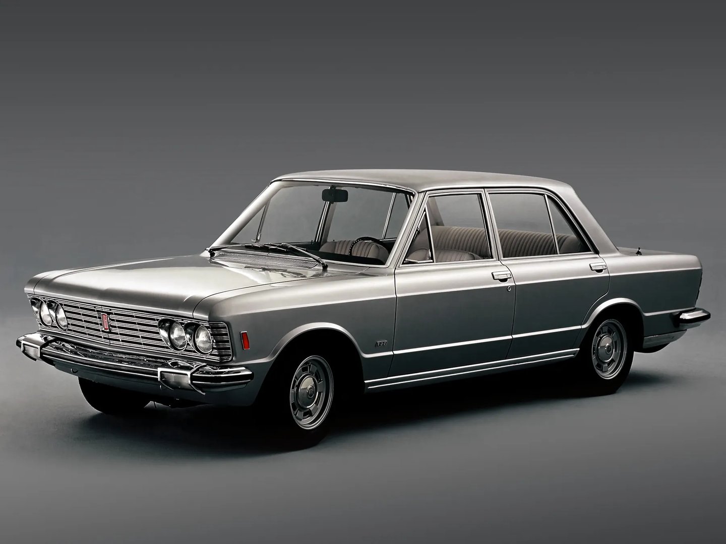 Fiat_130_1_generation__Sedan__5.jpg