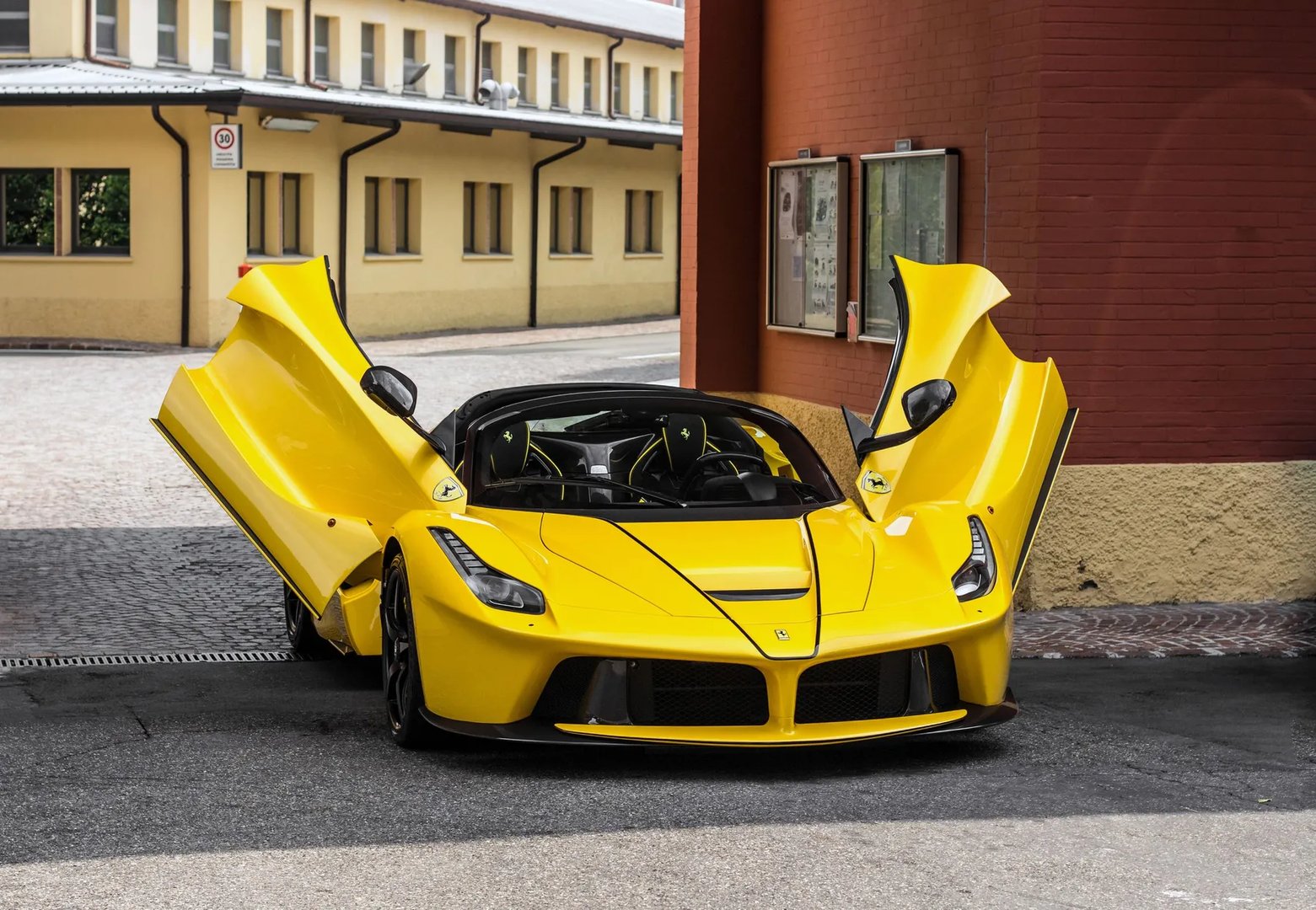 —  Roadster