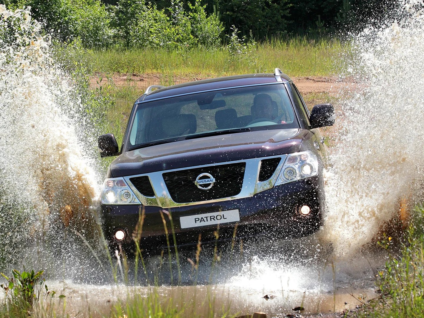 Nissan_Patrol_6_generation__SUV_5-doors__10.jpg