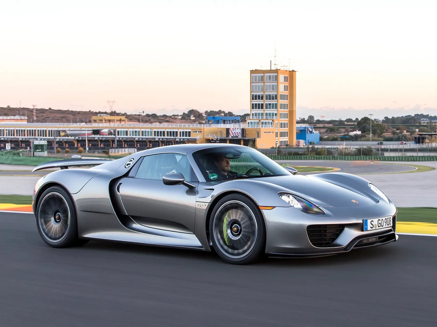 Porsche_918_Spyder_1_generation__Roadster__7.jpg