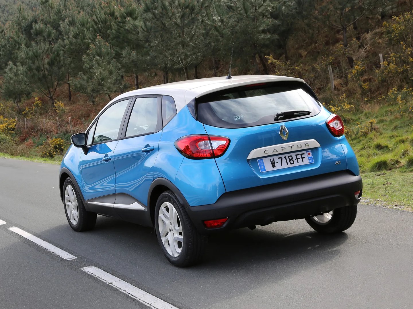 Renault_Captur_1_generation__SUV_5-doors__2.jpg