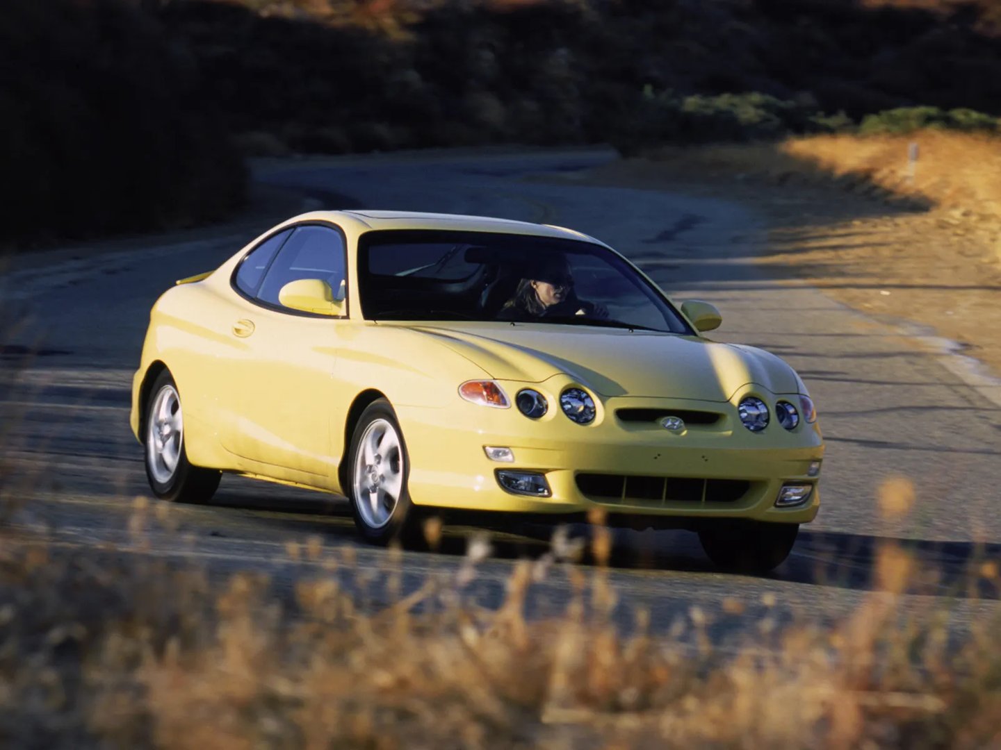 Hyundai_Tiburon_1_generation_restyling__Coupe__1.jpg