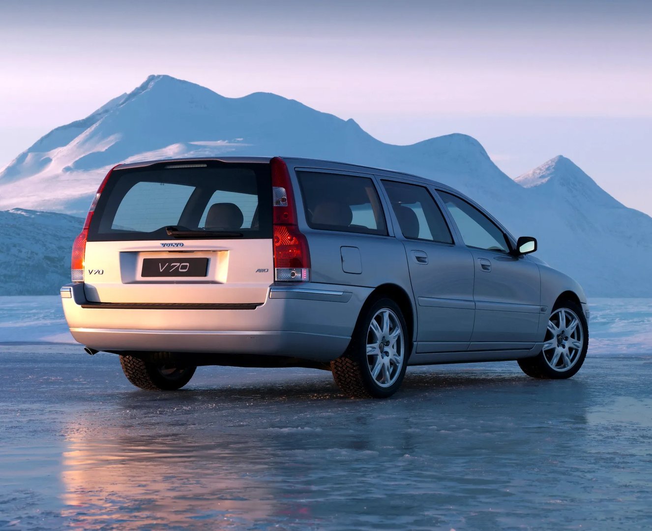 Volvo_V70_2_generation_restyling__Estate_5-door__2.jpg