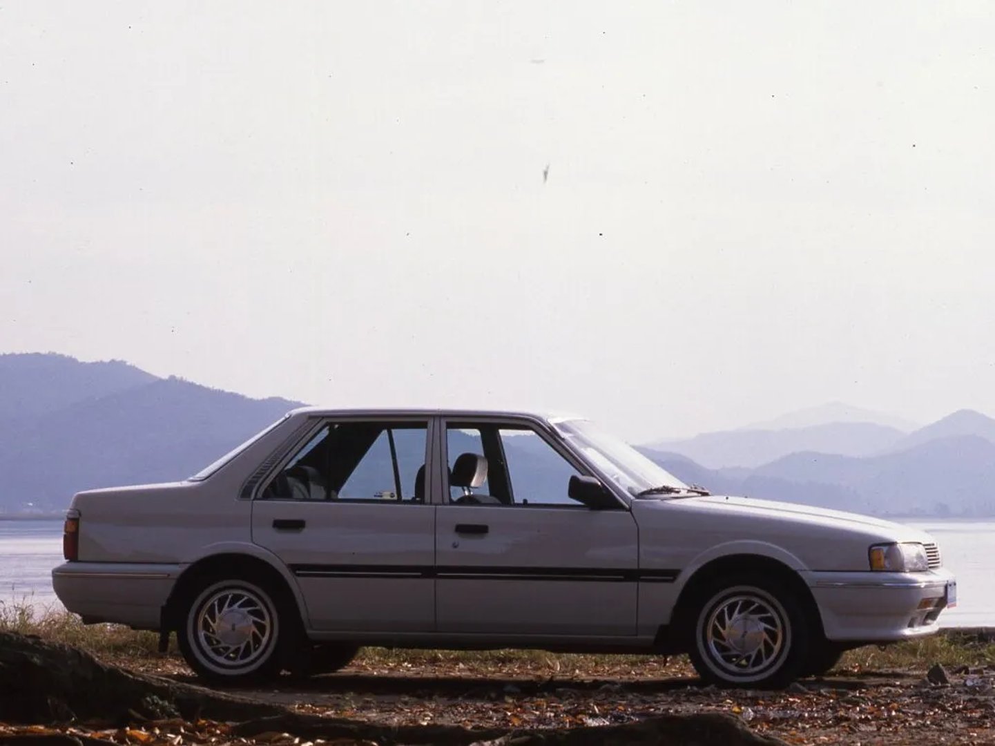 Kia_Capital_1_generation__Sedan__2.jpg