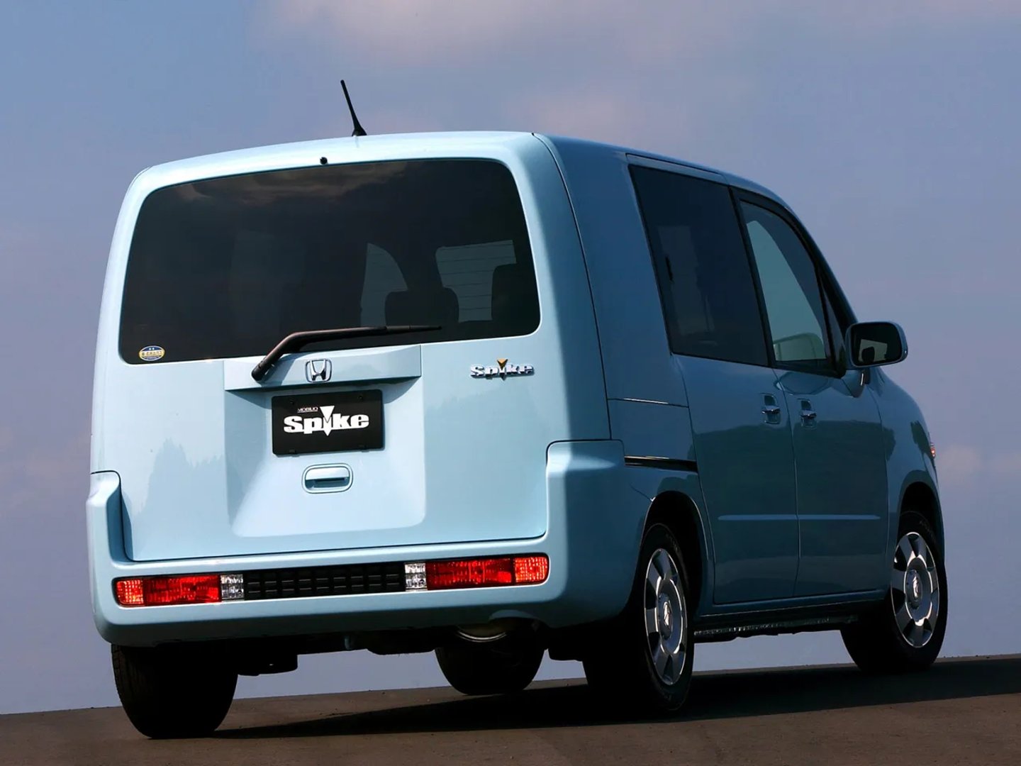 Honda_Mobilio_Spike_1_generation__Compact_Van__1.jpg