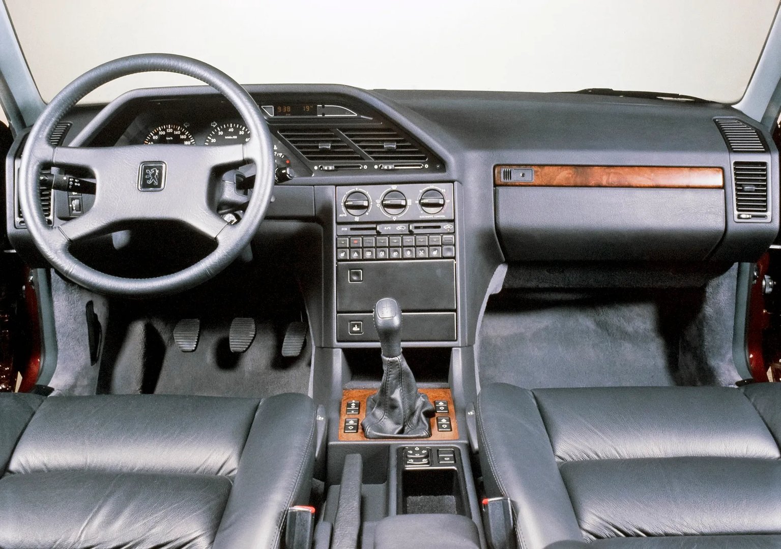 Peugeot_605_1_generation__Sedan__9.jpg