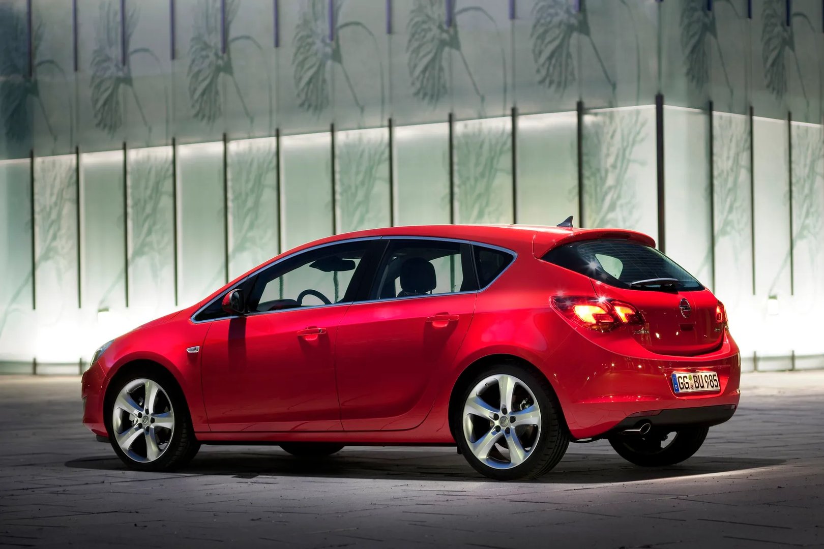 Opel_Astra_4_generation__Hatchback_5-door__3.jpg