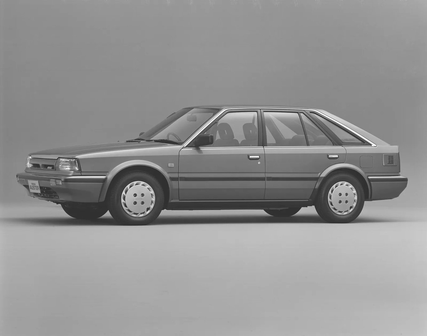 Nissan_Auster_3_generation__Hatchback_5-door__2.jpg