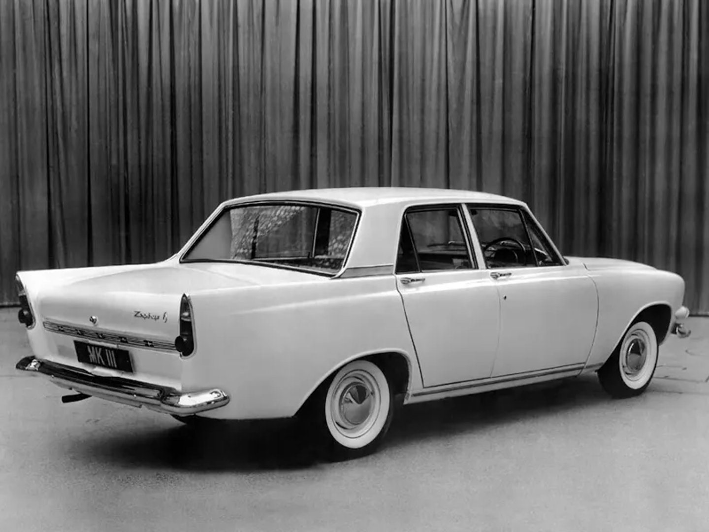 Ford_Zephyr_3_generation__Sedan__2.jpg