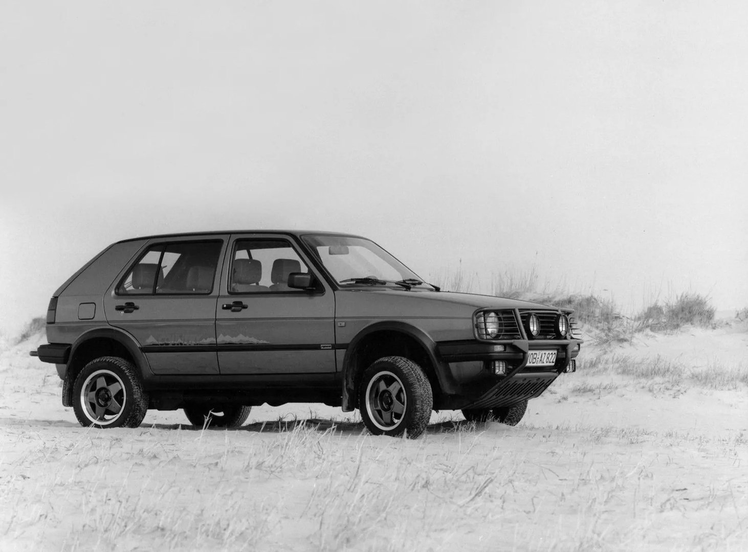 Volkswagen_Golf_Country_1_generation__SUV_5-doors__9.jpg