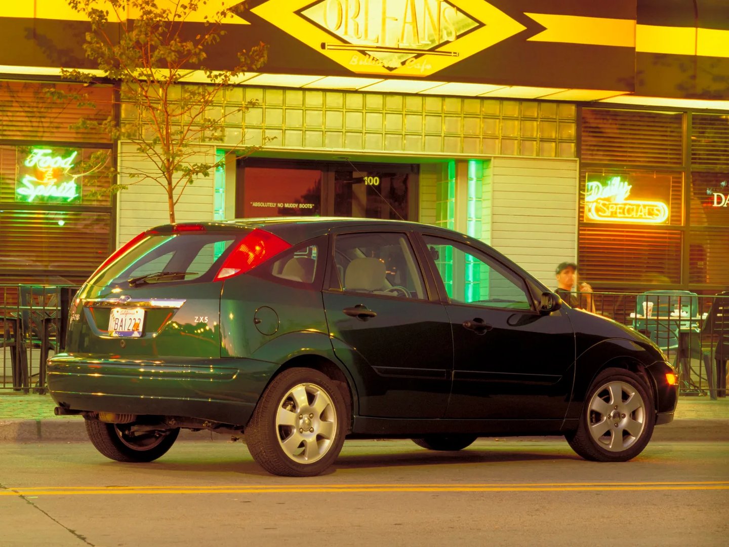Ford_Focus_ST_1_generation__Hatchback_5-door__1.jpg