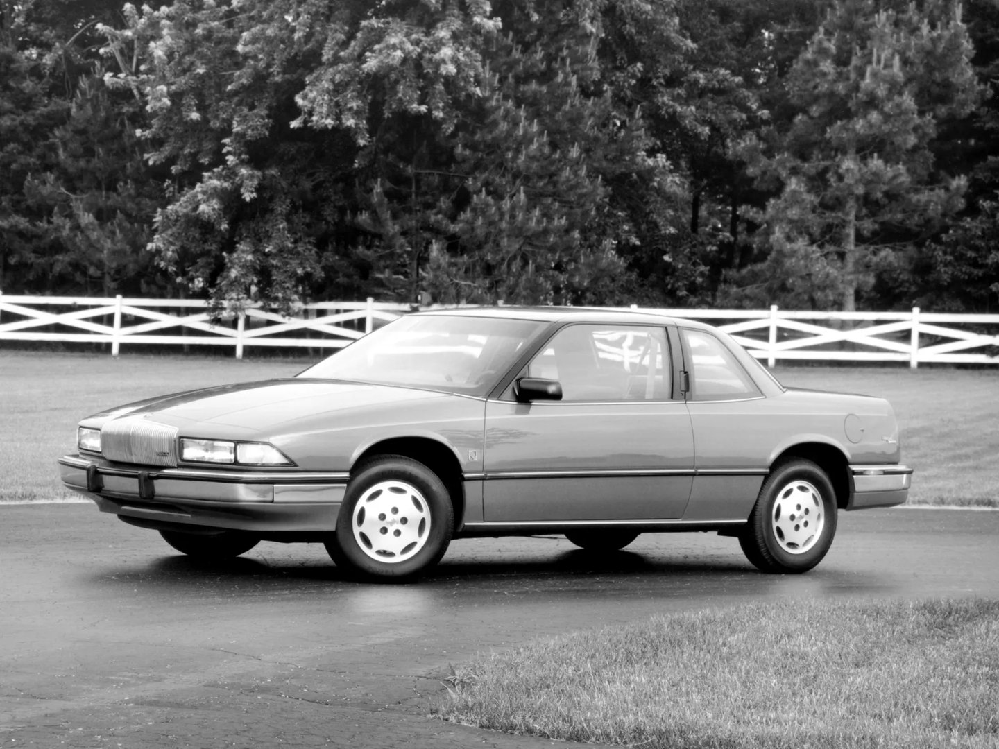 Buick_Regal_3_generation__Coupe__8.jpg
