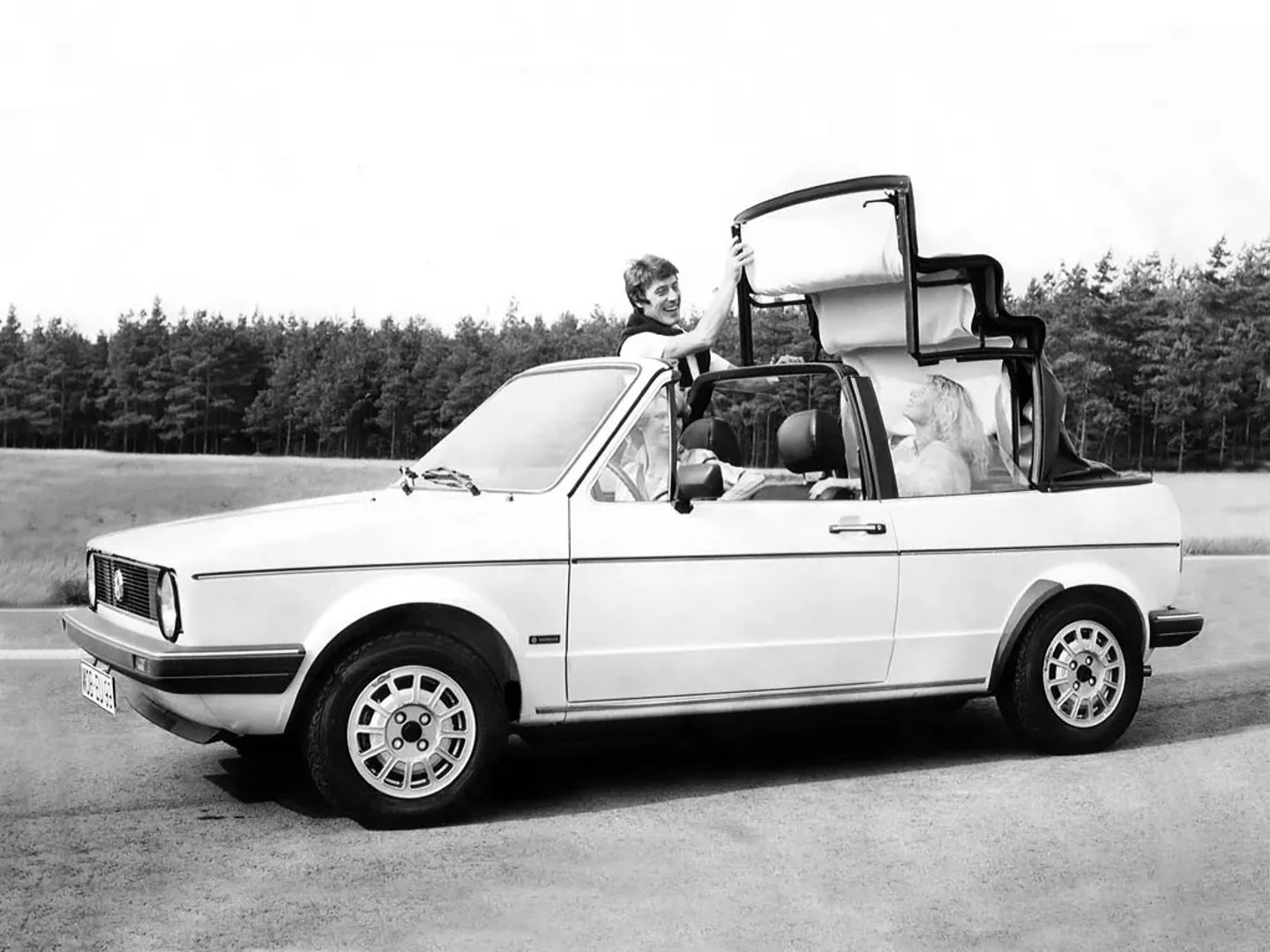 Volkswagen_Golf_1_generation_restyling__Cabrio__8.jpg