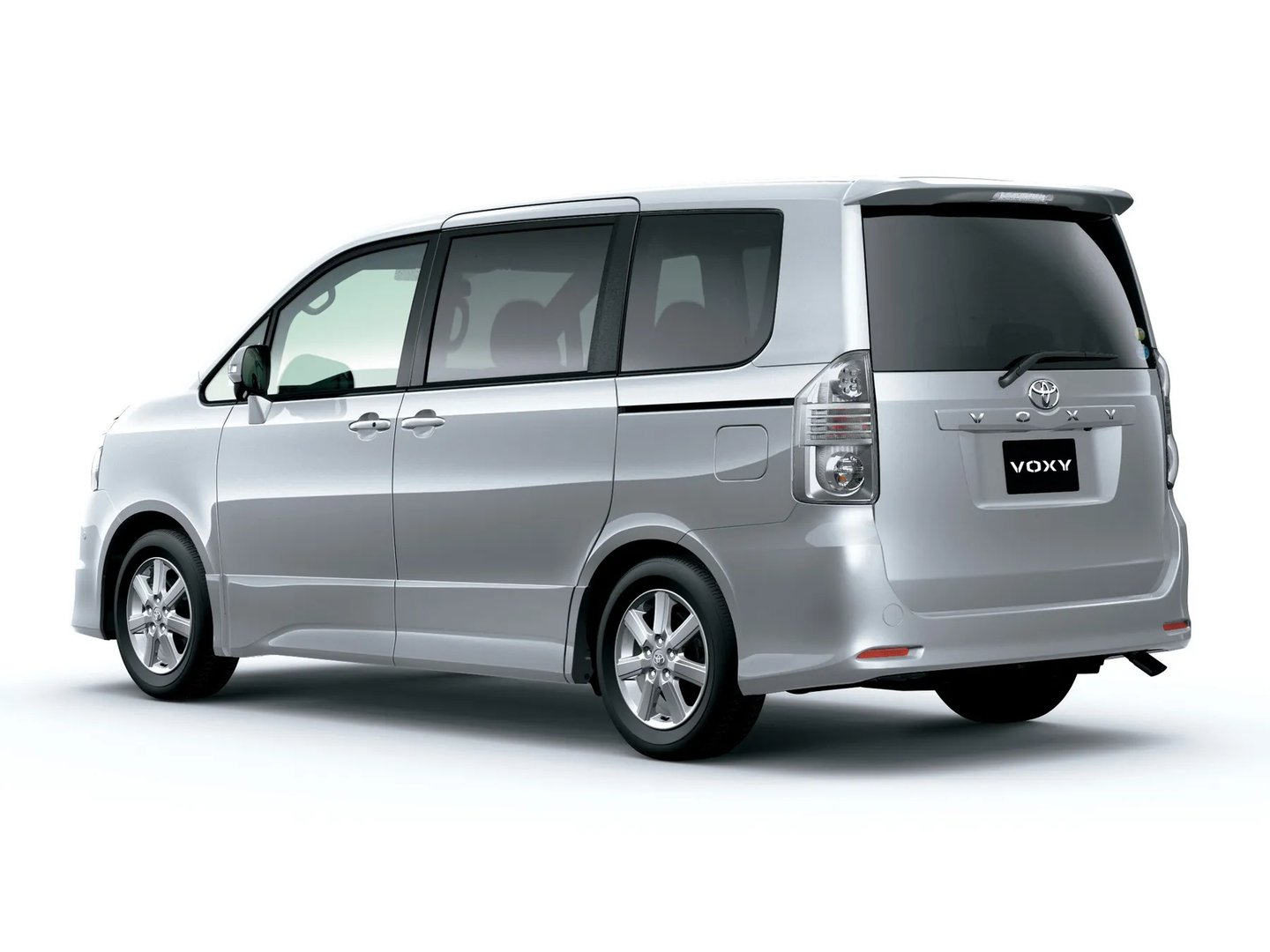 Toyota_Voxy_2_generation__Minivan__2.jpg