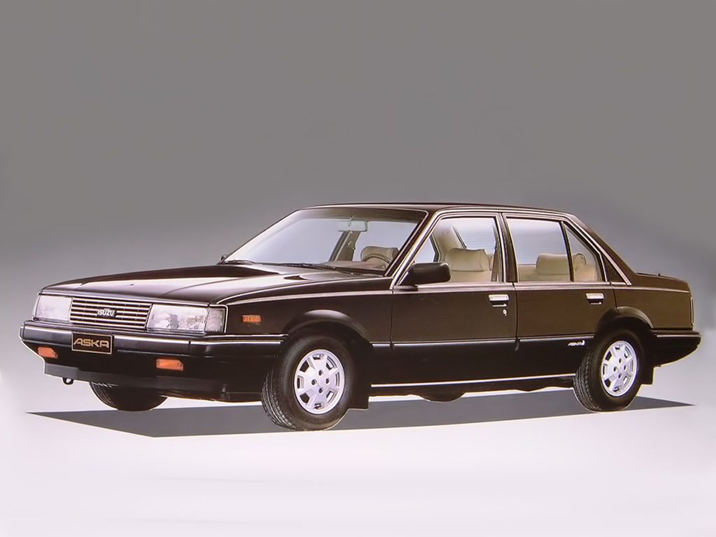 isuzu_Aska_1_generation__Sedan__4.jpg