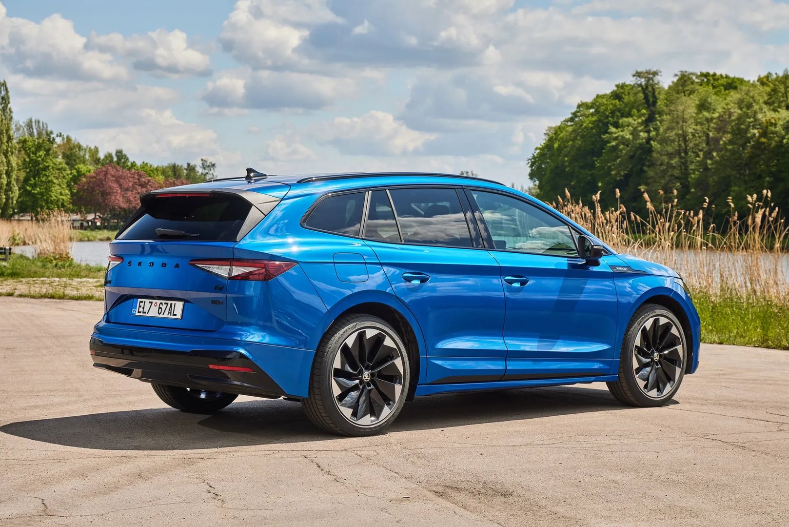 Skoda_Enyaq_iV_1_generation__SUV_5-doors__2.jpg
