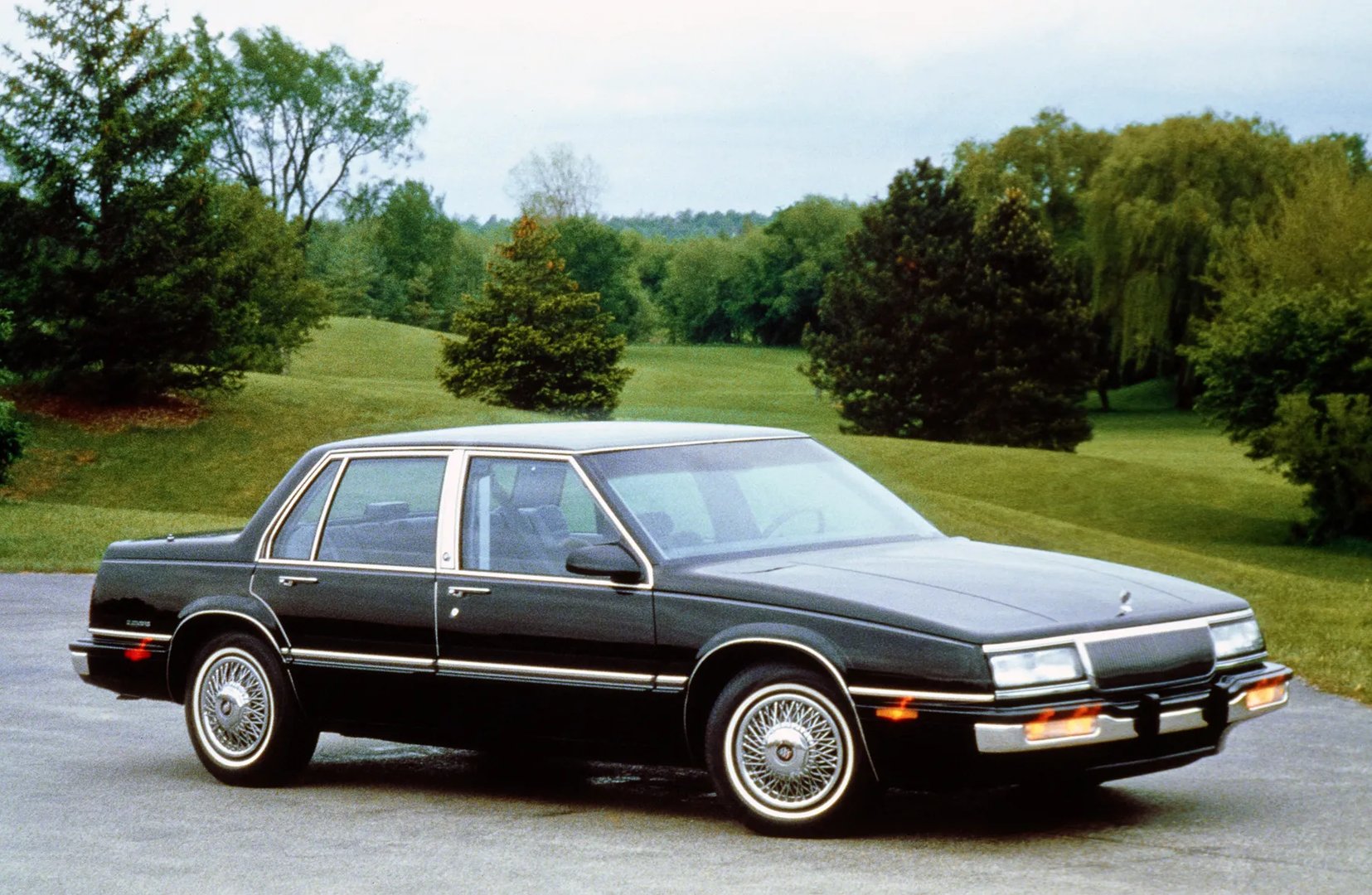 Buick_LeSabre_6_generation__Sedan__5.jpg