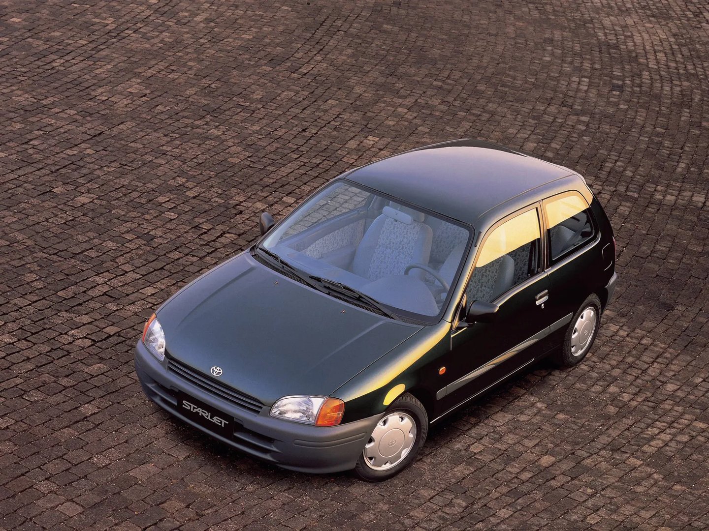 Toyota_Starlet_5_generation__Mini_3-doors__2.jpg