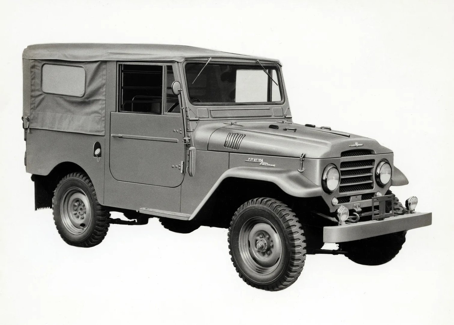 Toyota_LC_4_generation__SUV_3-doors__2.jpg